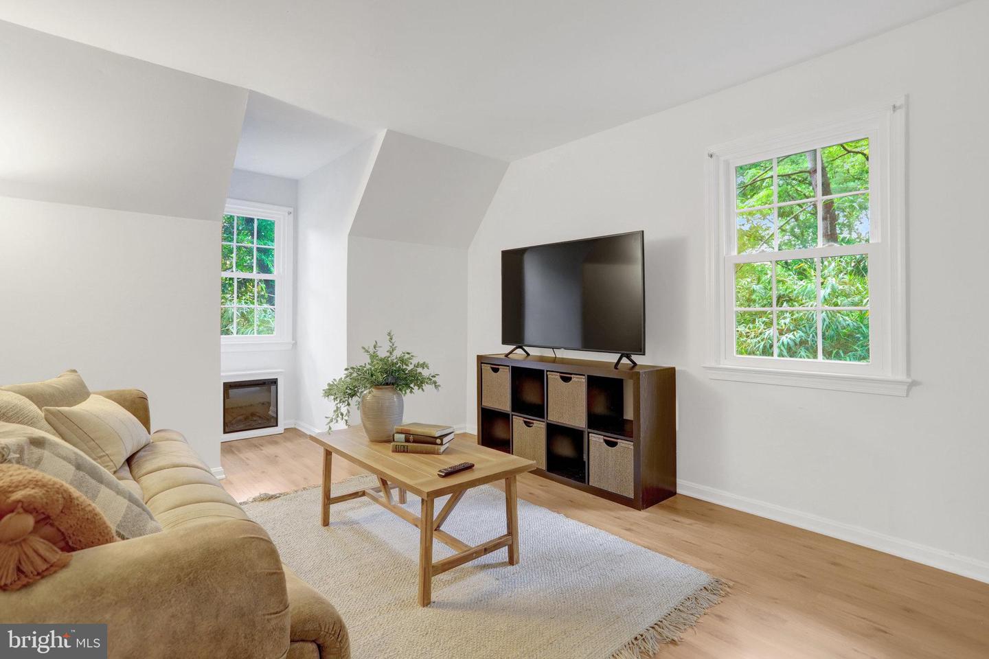 2014 MASON HILL DR, ALEXANDRIA, Virginia 22307, 5 Bedrooms Bedrooms, ,4 BathroomsBathrooms,Residential,For sale,2014 MASON HILL DR,VAFX2243576 MLS # VAFX2243576