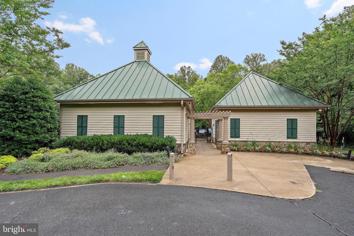 24140 HEATHER HILL PL, ALDIE, Virginia 20105, 5 Bedrooms Bedrooms, ,4 BathroomsBathrooms,Residential,For sale,24140 HEATHER HILL PL,VALO2097992 MLS # VALO2097992