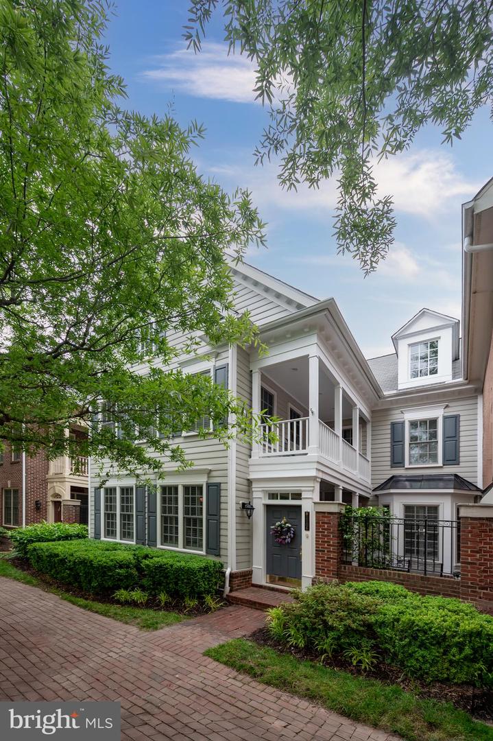1106 ROUNDHOUSE LN, ALEXANDRIA, Virginia 22314, 3 Bedrooms Bedrooms, ,2 BathroomsBathrooms,Residential,For sale,1106 ROUNDHOUSE LN,VAAX2045820 MLS # VAAX2045820