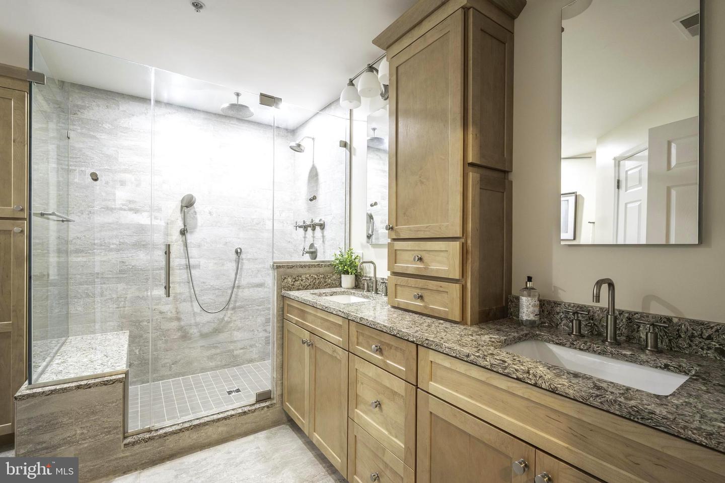 1106 ROUNDHOUSE LN, ALEXANDRIA, Virginia 22314, 3 Bedrooms Bedrooms, ,2 BathroomsBathrooms,Residential,For sale,1106 ROUNDHOUSE LN,VAAX2045820 MLS # VAAX2045820