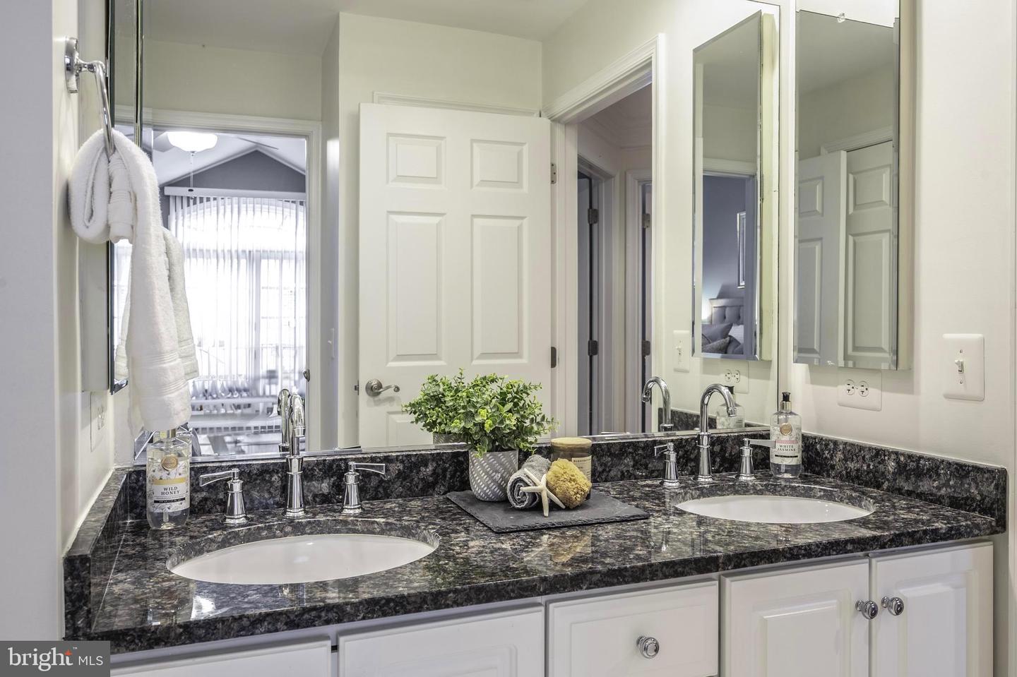 1106 ROUNDHOUSE LN, ALEXANDRIA, Virginia 22314, 3 Bedrooms Bedrooms, ,2 BathroomsBathrooms,Residential,For sale,1106 ROUNDHOUSE LN,VAAX2045820 MLS # VAAX2045820