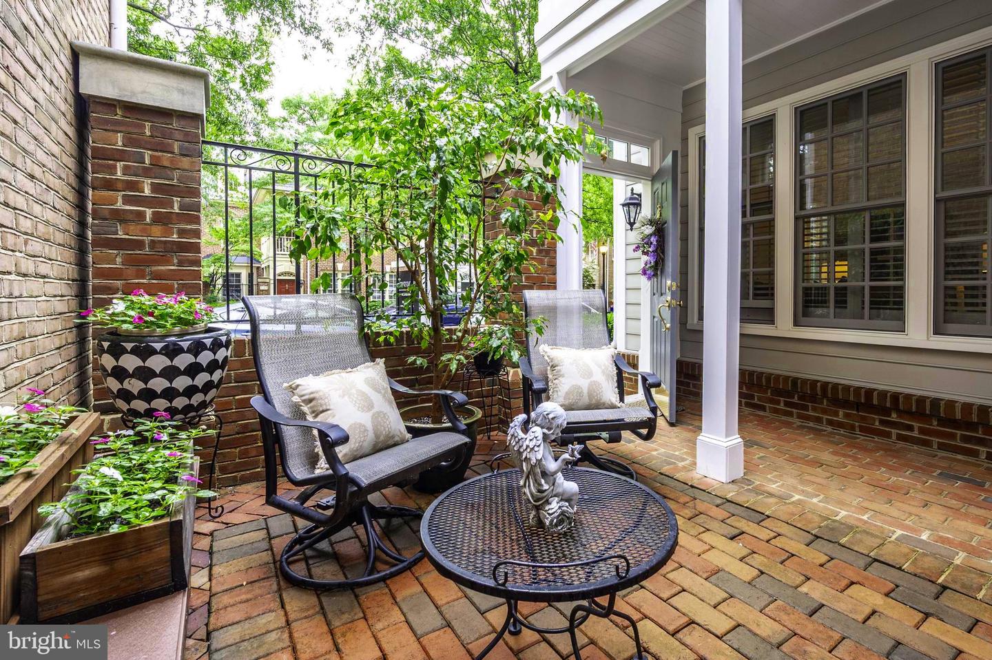 1106 ROUNDHOUSE LN, ALEXANDRIA, Virginia 22314, 3 Bedrooms Bedrooms, ,2 BathroomsBathrooms,Residential,For sale,1106 ROUNDHOUSE LN,VAAX2045820 MLS # VAAX2045820