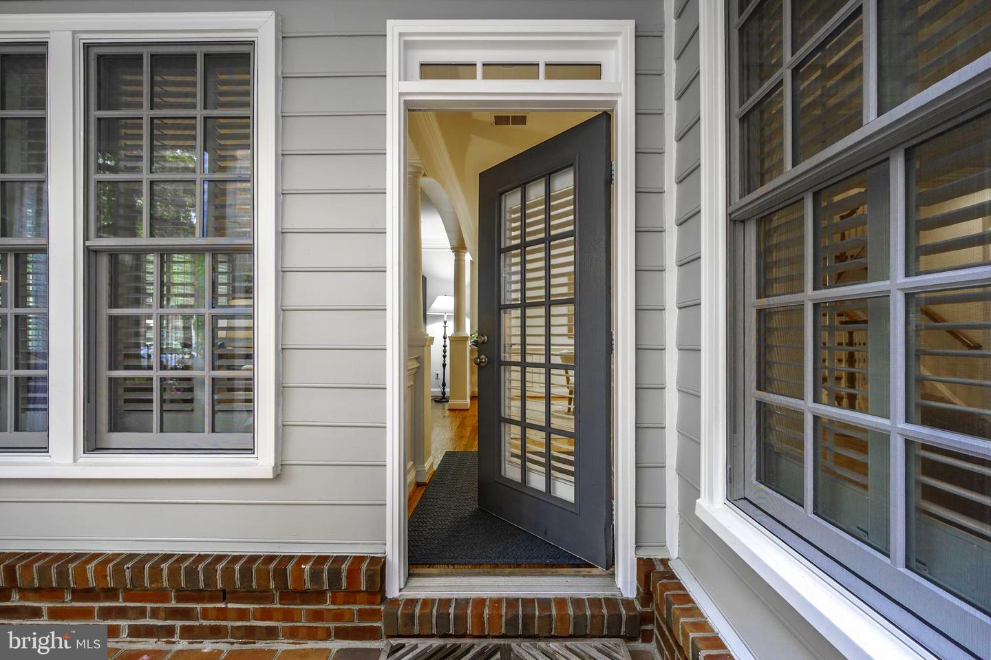 1106 ROUNDHOUSE LN, ALEXANDRIA, Virginia 22314, 3 Bedrooms Bedrooms, ,2 BathroomsBathrooms,Residential,For sale,1106 ROUNDHOUSE LN,VAAX2045820 MLS # VAAX2045820