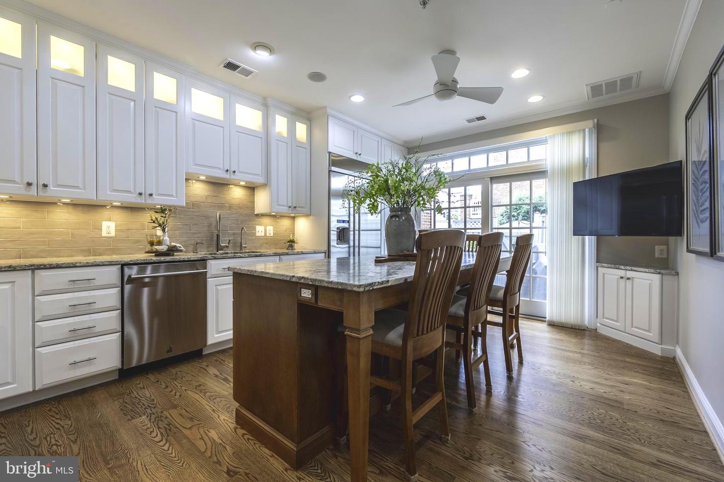 1106 ROUNDHOUSE LN, ALEXANDRIA, Virginia 22314, 3 Bedrooms Bedrooms, ,2 BathroomsBathrooms,Residential,For sale,1106 ROUNDHOUSE LN,VAAX2045820 MLS # VAAX2045820