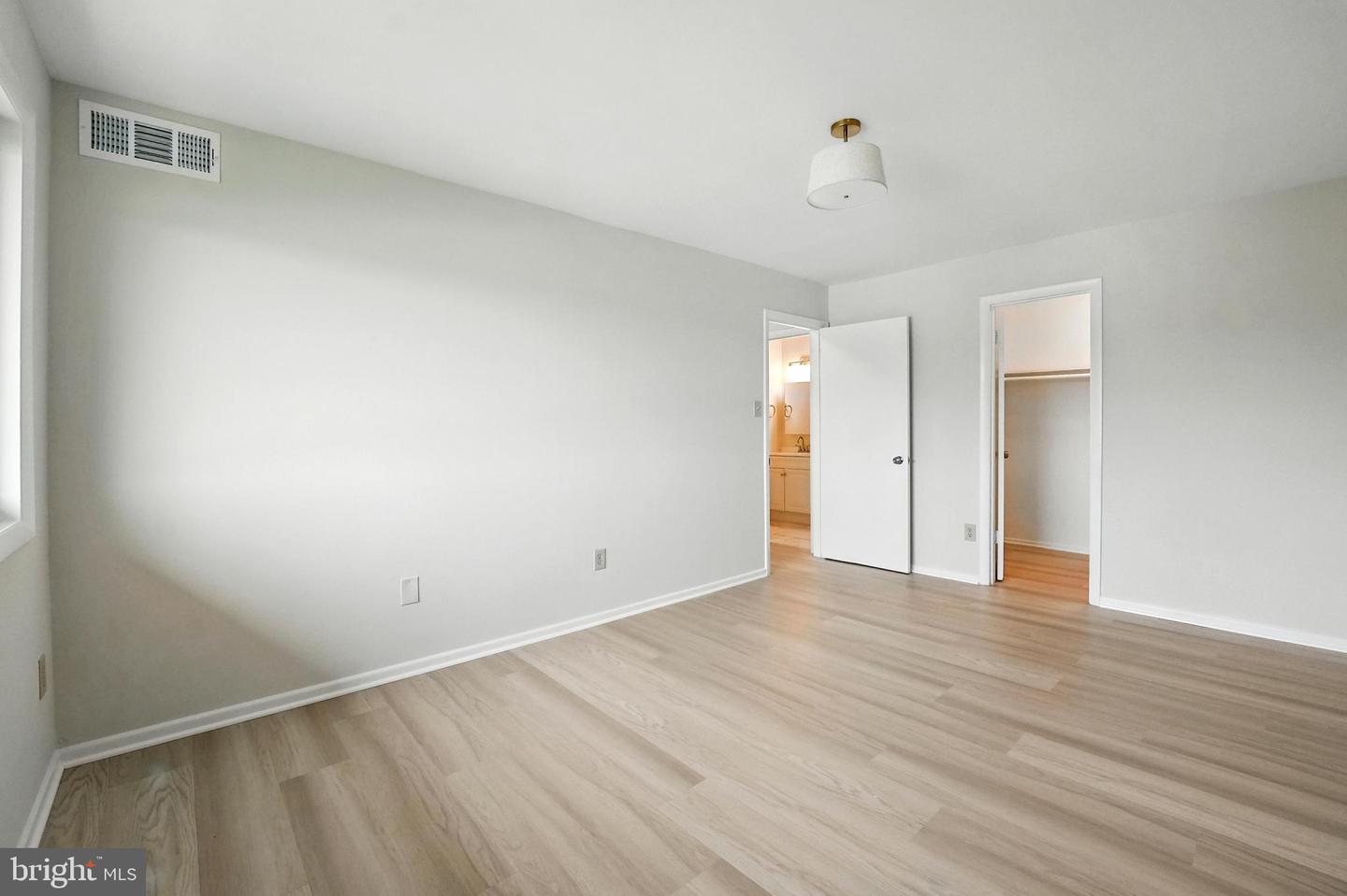 218 LOCUST ST SE #151, VIENNA, Virginia 22180, 2 Bedrooms Bedrooms, ,1 BathroomBathrooms,Residential,For sale,218 LOCUST ST SE #151,VAFX2243868 MLS # VAFX2243868