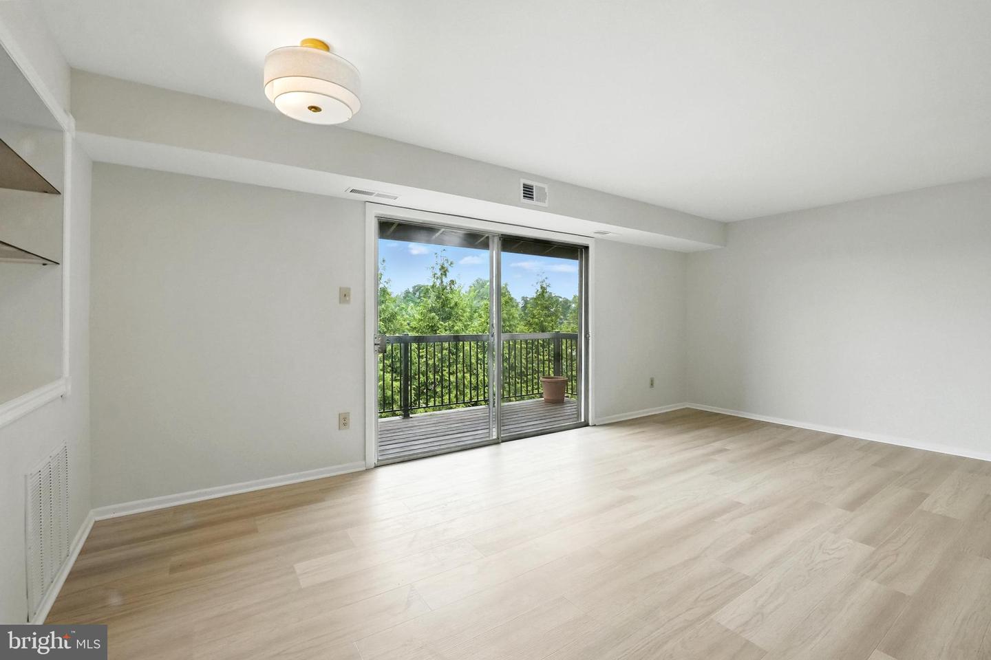 218 LOCUST ST SE #151, VIENNA, Virginia 22180, 2 Bedrooms Bedrooms, ,1 BathroomBathrooms,Residential,For sale,218 LOCUST ST SE #151,VAFX2243868 MLS # VAFX2243868