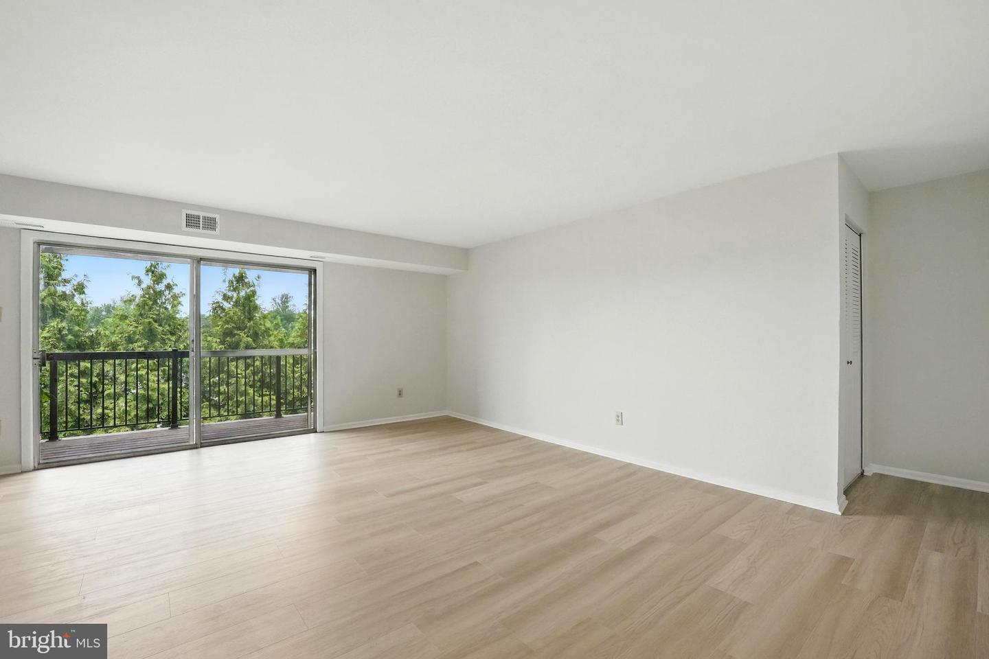 218 LOCUST ST SE #151, VIENNA, Virginia 22180, 2 Bedrooms Bedrooms, ,1 BathroomBathrooms,Residential,For sale,218 LOCUST ST SE #151,VAFX2243868 MLS # VAFX2243868