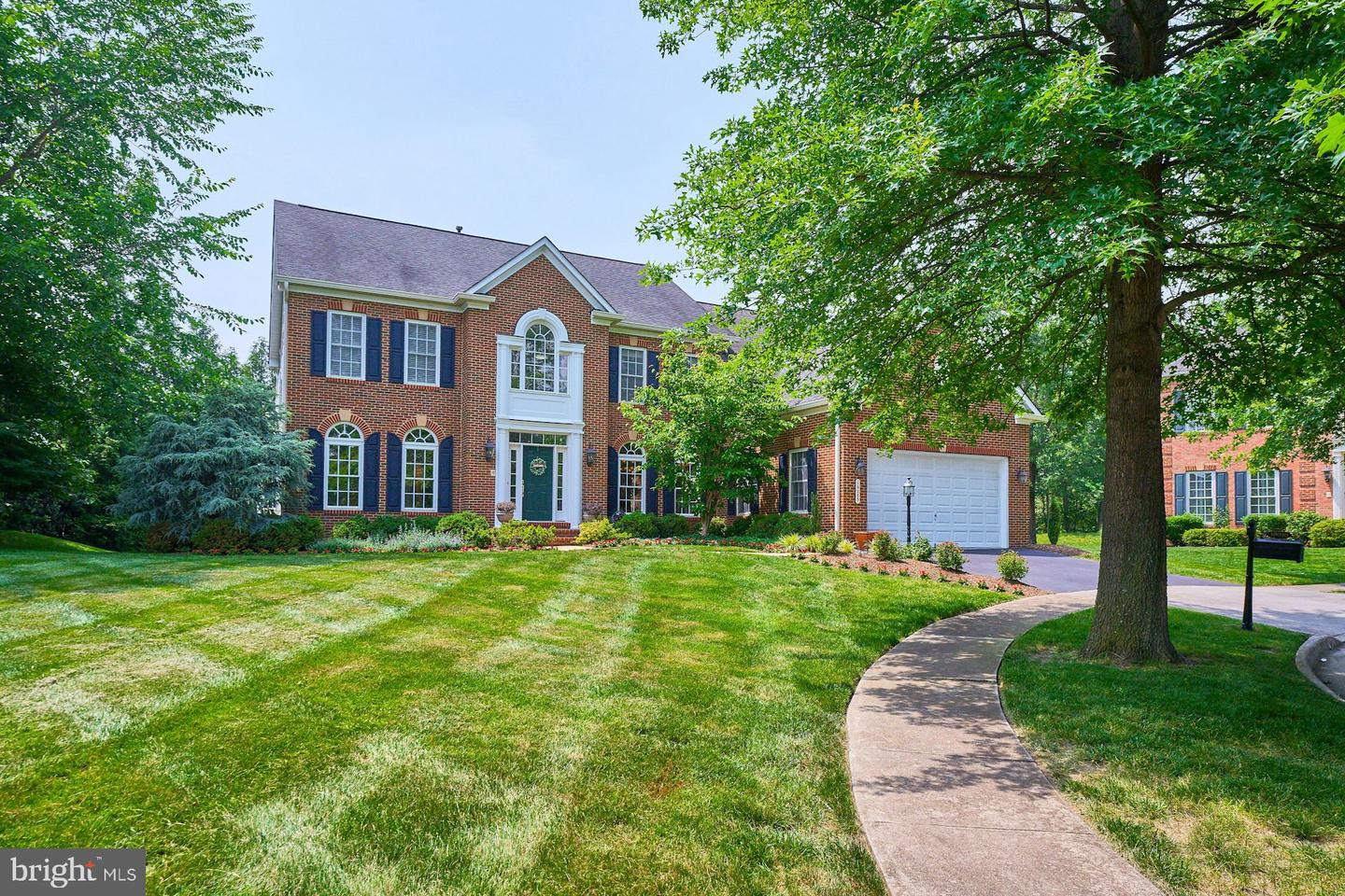 19083 PARALLEL BLUFFS CT, LEESBURG, Virginia 20176, 5 Bedrooms Bedrooms, ,4 BathroomsBathrooms,Residential,For sale,19083 PARALLEL BLUFFS CT,VALO2098194 MLS # VALO2098194