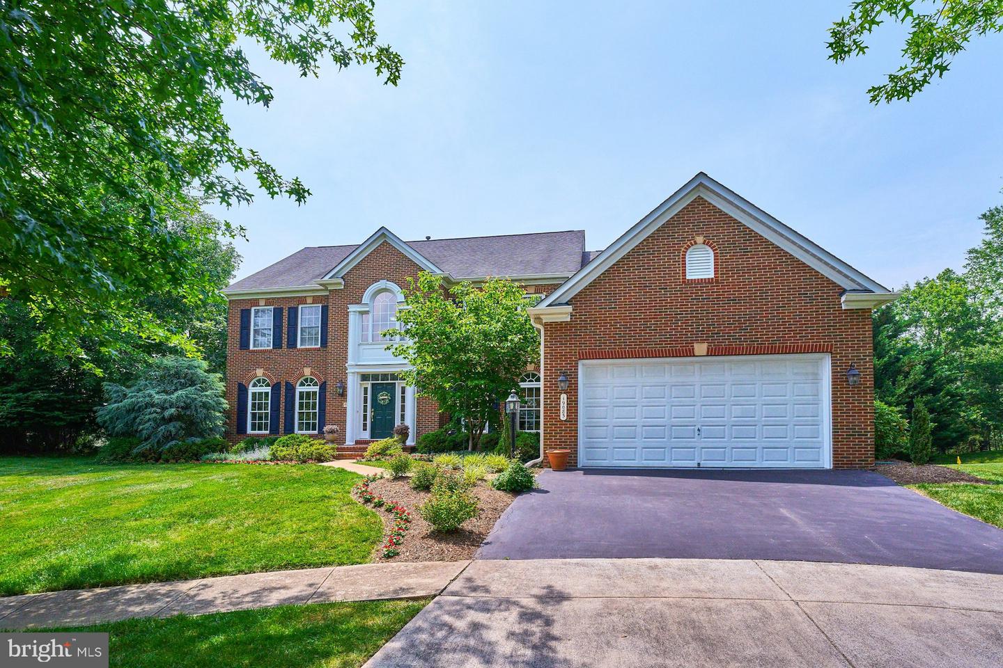 19083 PARALLEL BLUFFS CT, LEESBURG, Virginia 20176, 5 Bedrooms Bedrooms, ,4 BathroomsBathrooms,Residential,For sale,19083 PARALLEL BLUFFS CT,VALO2098194 MLS # VALO2098194