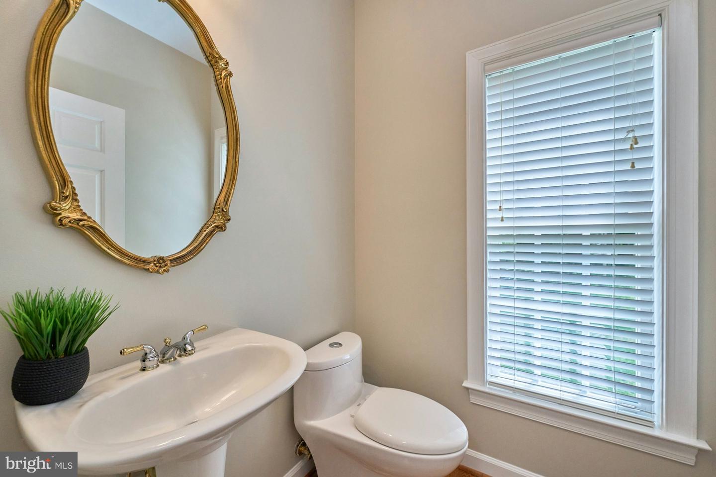 19083 PARALLEL BLUFFS CT, LEESBURG, Virginia 20176, 5 Bedrooms Bedrooms, ,4 BathroomsBathrooms,Residential,For sale,19083 PARALLEL BLUFFS CT,VALO2098194 MLS # VALO2098194