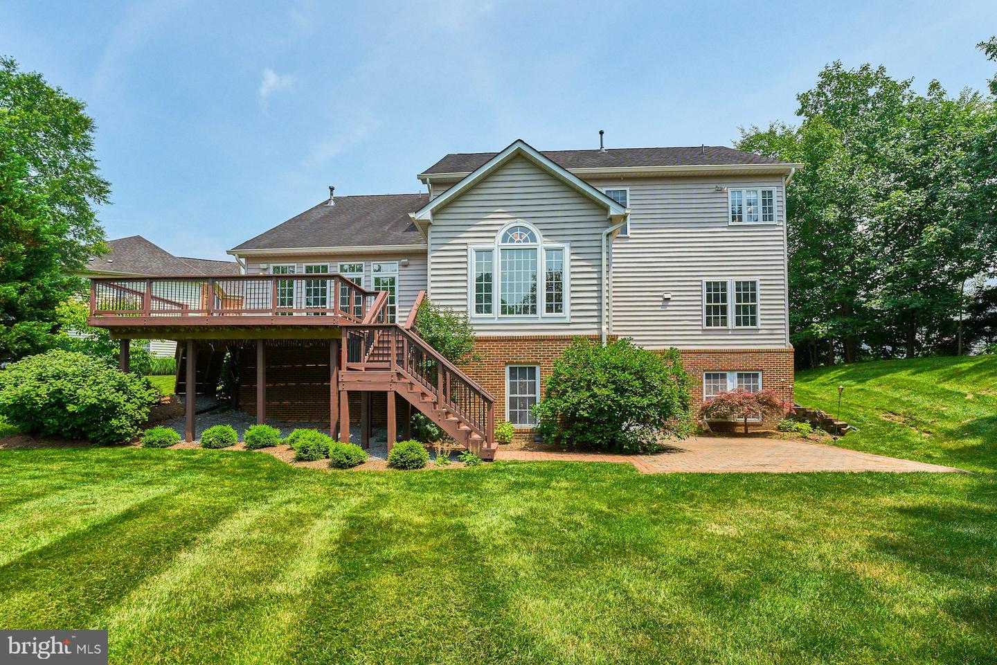 19083 PARALLEL BLUFFS CT, LEESBURG, Virginia 20176, 5 Bedrooms Bedrooms, ,4 BathroomsBathrooms,Residential,For sale,19083 PARALLEL BLUFFS CT,VALO2098194 MLS # VALO2098194