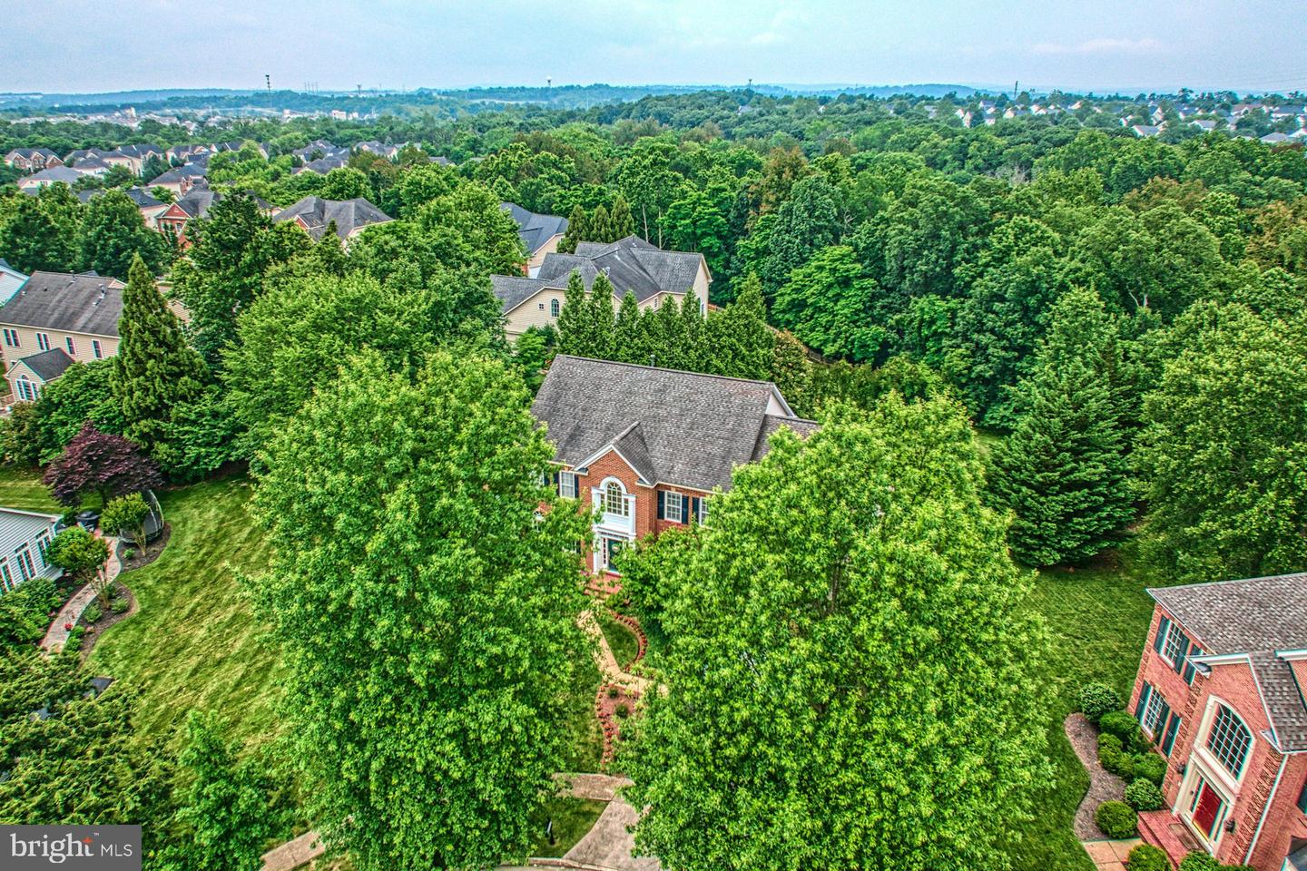 19083 PARALLEL BLUFFS CT, LEESBURG, Virginia 20176, 5 Bedrooms Bedrooms, ,4 BathroomsBathrooms,Residential,For sale,19083 PARALLEL BLUFFS CT,VALO2098194 MLS # VALO2098194