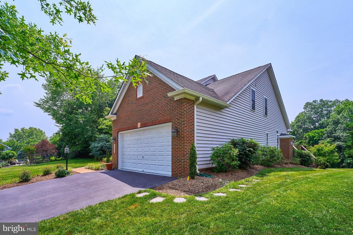 19083 PARALLEL BLUFFS CT, LEESBURG, Virginia 20176, 5 Bedrooms Bedrooms, ,4 BathroomsBathrooms,Residential,For sale,19083 PARALLEL BLUFFS CT,VALO2098194 MLS # VALO2098194