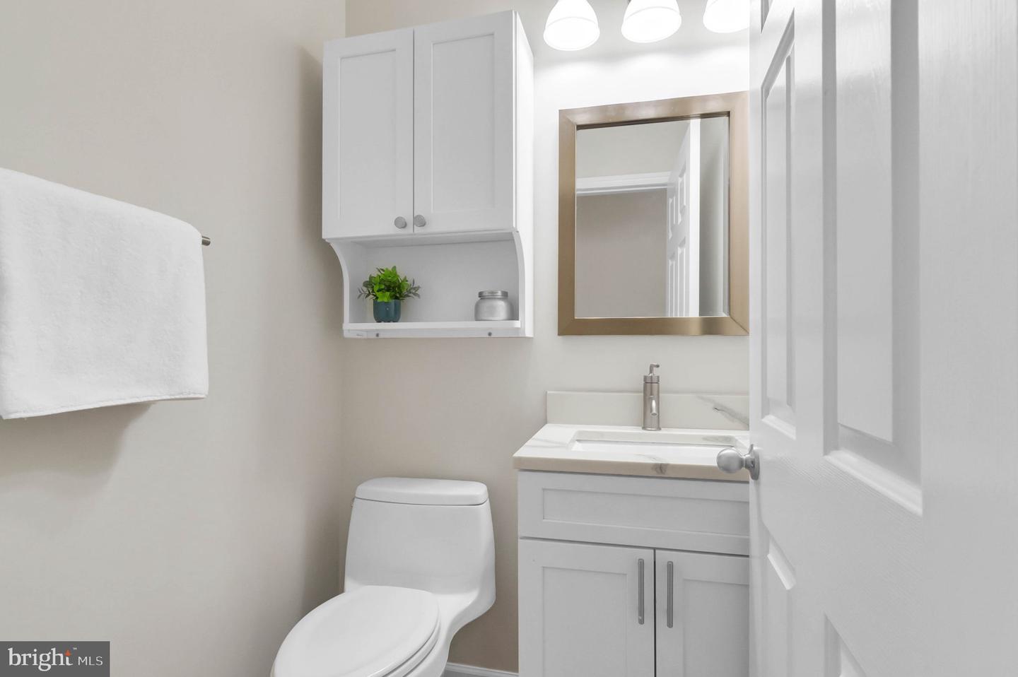 1122 S MONROE ST, ARLINGTON, Virginia 22204, 2 Bedrooms Bedrooms, ,2 BathroomsBathrooms,Residential,For sale,1122 S MONROE ST,VAAR2058370 MLS # VAAR2058370