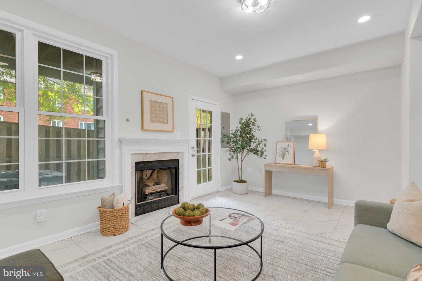 1122 S MONROE ST, ARLINGTON, Virginia 22204, 2 Bedrooms Bedrooms, ,2 BathroomsBathrooms,Residential,For sale,1122 S MONROE ST,VAAR2058370 MLS # VAAR2058370