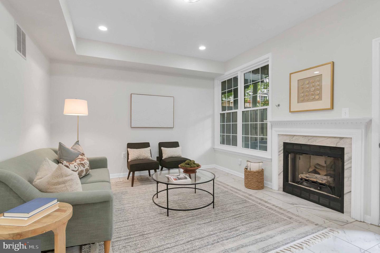 1122 S MONROE ST, ARLINGTON, Virginia 22204, 2 Bedrooms Bedrooms, ,2 BathroomsBathrooms,Residential,For sale,1122 S MONROE ST,VAAR2058370 MLS # VAAR2058370