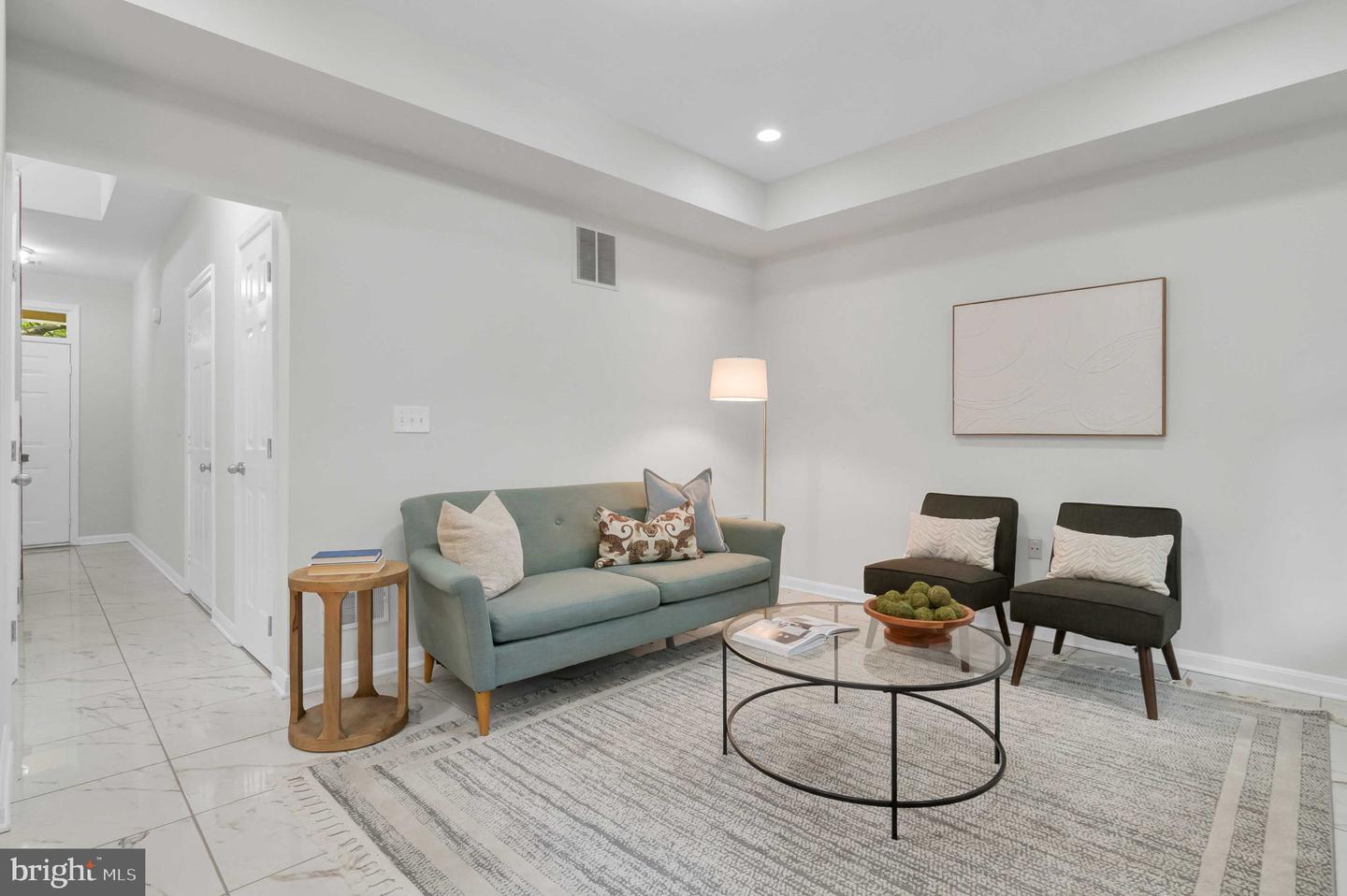 1122 S MONROE ST, ARLINGTON, Virginia 22204, 2 Bedrooms Bedrooms, ,2 BathroomsBathrooms,Residential,For sale,1122 S MONROE ST,VAAR2058370 MLS # VAAR2058370