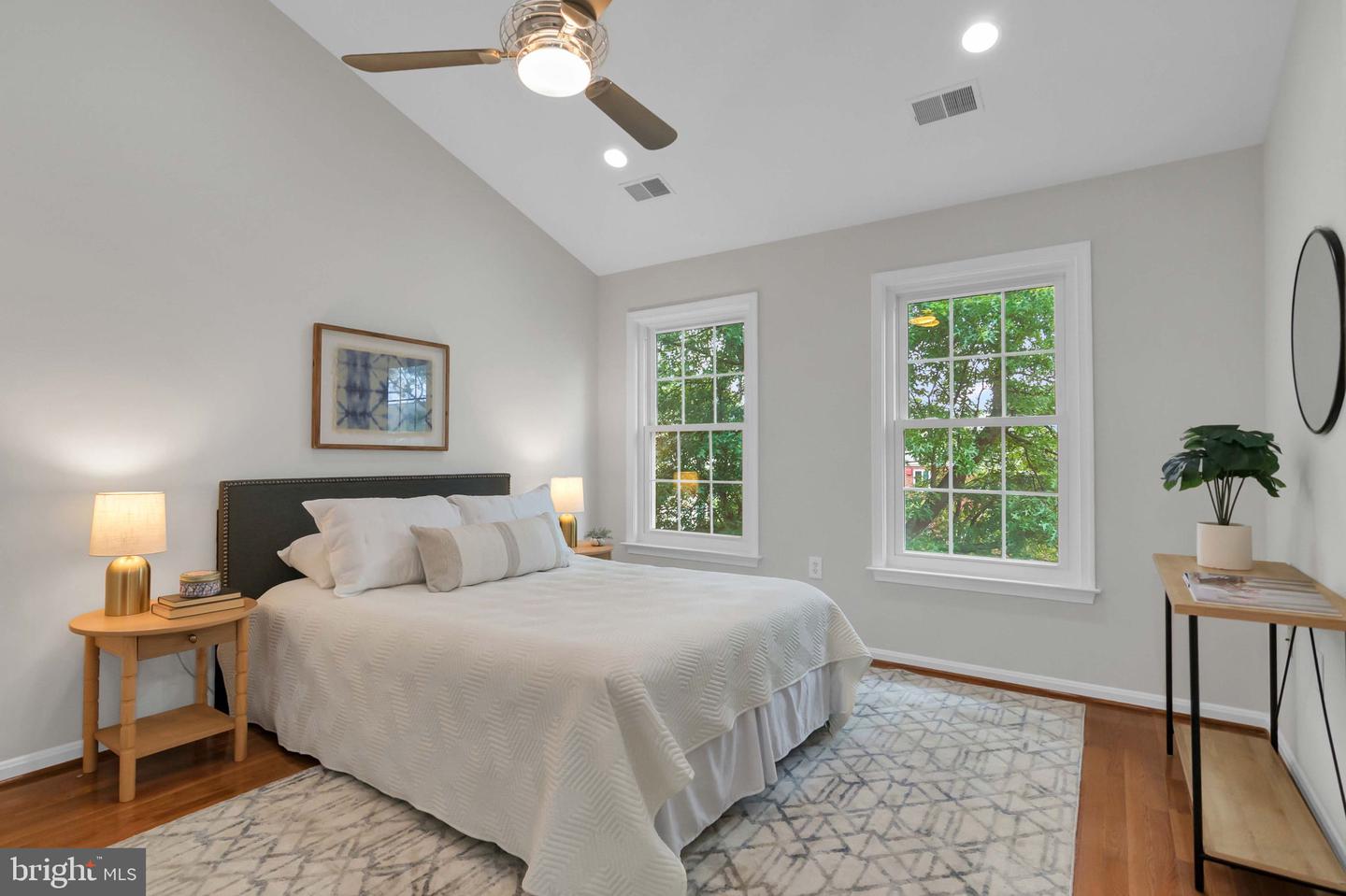 1122 S MONROE ST, ARLINGTON, Virginia 22204, 2 Bedrooms Bedrooms, ,2 BathroomsBathrooms,Residential,For sale,1122 S MONROE ST,VAAR2058370 MLS # VAAR2058370