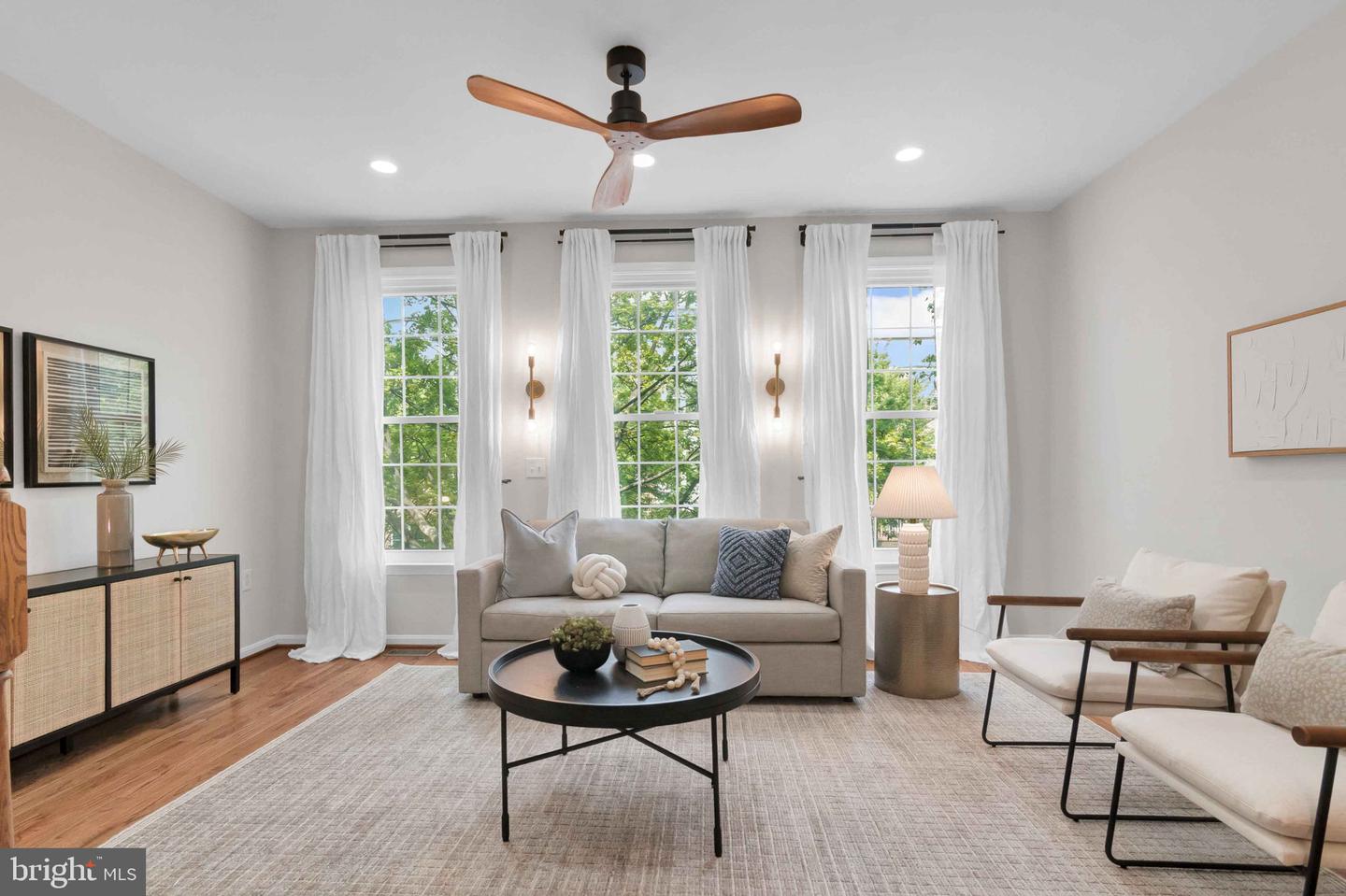 1122 S MONROE ST, ARLINGTON, Virginia 22204, 2 Bedrooms Bedrooms, ,2 BathroomsBathrooms,Residential,For sale,1122 S MONROE ST,VAAR2058370 MLS # VAAR2058370
