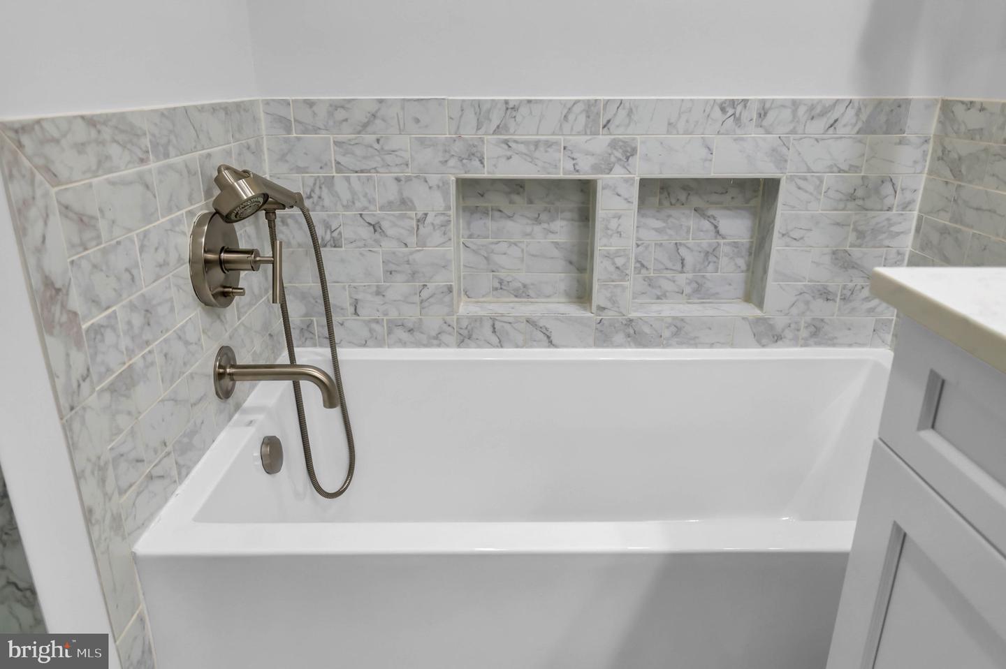1122 S MONROE ST, ARLINGTON, Virginia 22204, 2 Bedrooms Bedrooms, ,2 BathroomsBathrooms,Residential,For sale,1122 S MONROE ST,VAAR2058370 MLS # VAAR2058370