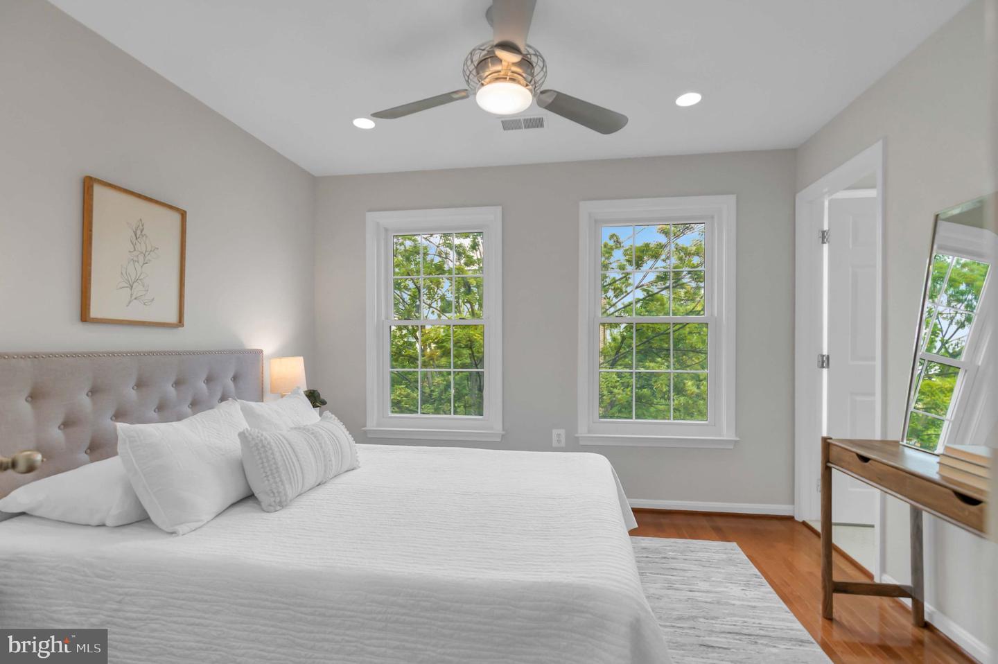 1122 S MONROE ST, ARLINGTON, Virginia 22204, 2 Bedrooms Bedrooms, ,2 BathroomsBathrooms,Residential,For sale,1122 S MONROE ST,VAAR2058370 MLS # VAAR2058370