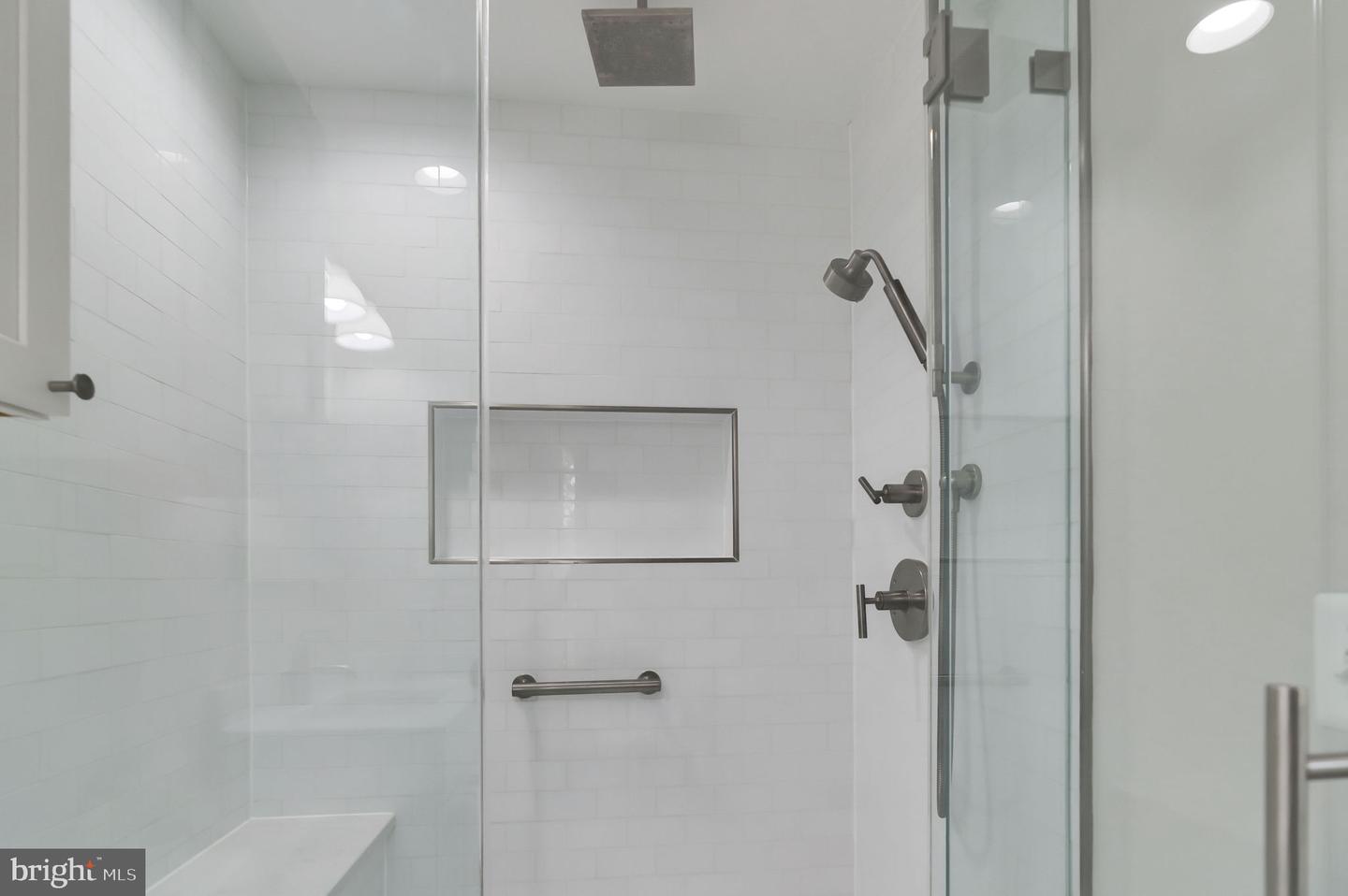 1122 S MONROE ST, ARLINGTON, Virginia 22204, 2 Bedrooms Bedrooms, ,2 BathroomsBathrooms,Residential,For sale,1122 S MONROE ST,VAAR2058370 MLS # VAAR2058370