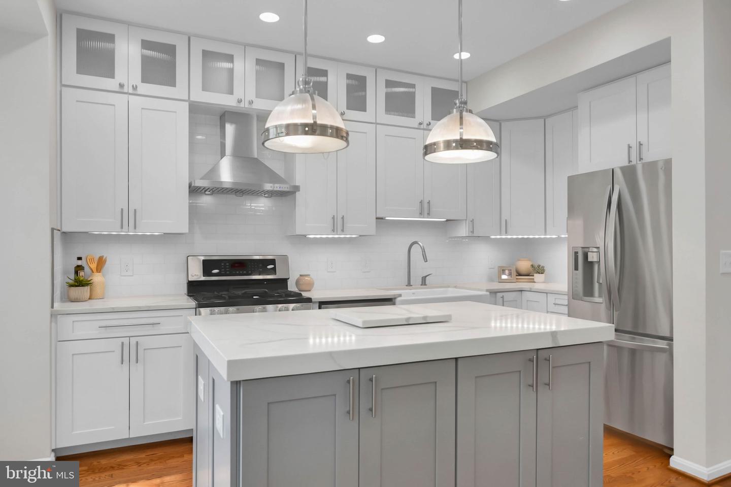 1122 S MONROE ST, ARLINGTON, Virginia 22204, 2 Bedrooms Bedrooms, ,2 BathroomsBathrooms,Residential,For sale,1122 S MONROE ST,VAAR2058370 MLS # VAAR2058370