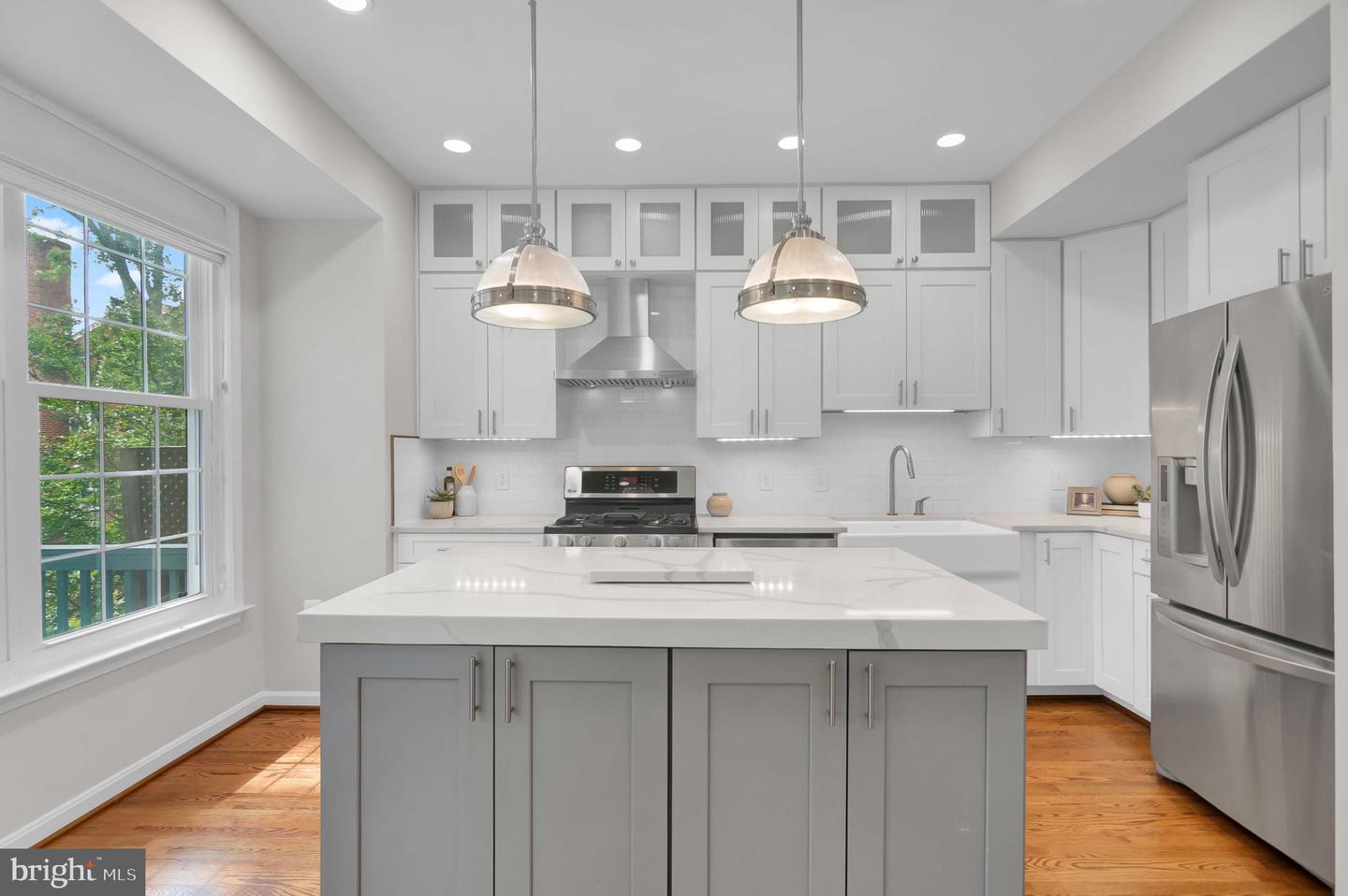 1122 S MONROE ST, ARLINGTON, Virginia 22204, 2 Bedrooms Bedrooms, ,2 BathroomsBathrooms,Residential,For sale,1122 S MONROE ST,VAAR2058370 MLS # VAAR2058370