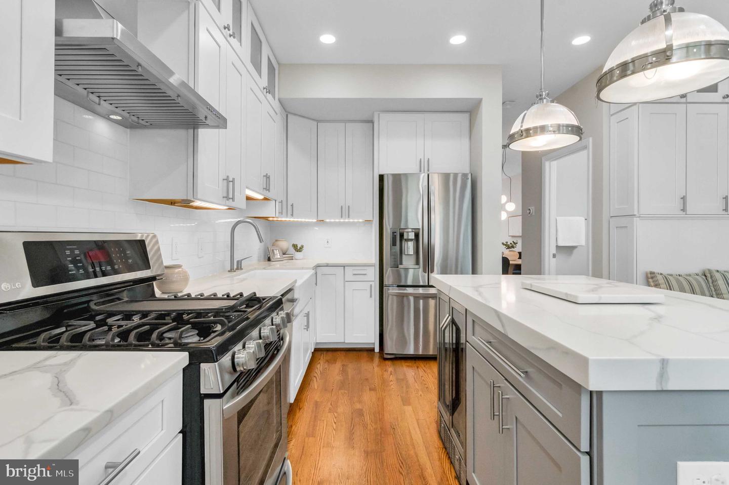 1122 S MONROE ST, ARLINGTON, Virginia 22204, 2 Bedrooms Bedrooms, ,2 BathroomsBathrooms,Residential,For sale,1122 S MONROE ST,VAAR2058370 MLS # VAAR2058370