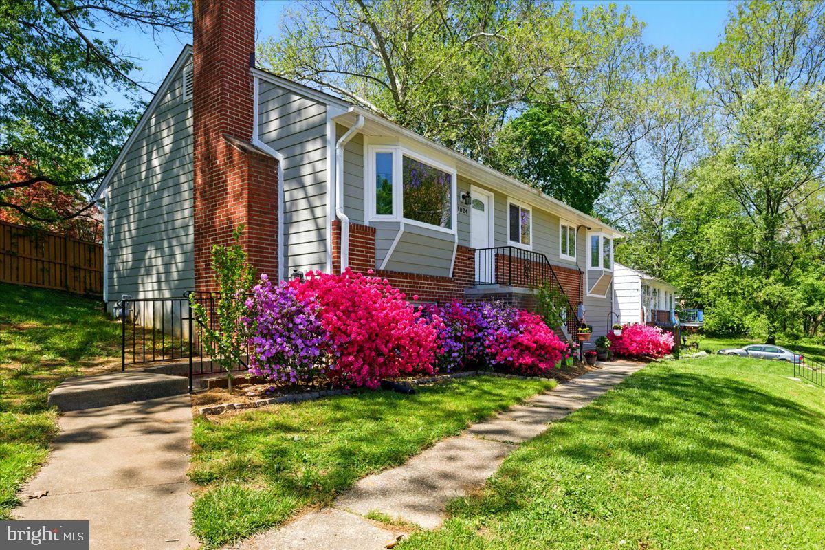 1024 N ARLINGTON MILL DR, ARLINGTON, Virginia 22205, 4 Bedrooms Bedrooms, ,3 BathroomsBathrooms,Residential,For sale,1024 N ARLINGTON MILL DR,VAAR2058426 MLS # VAAR2058426