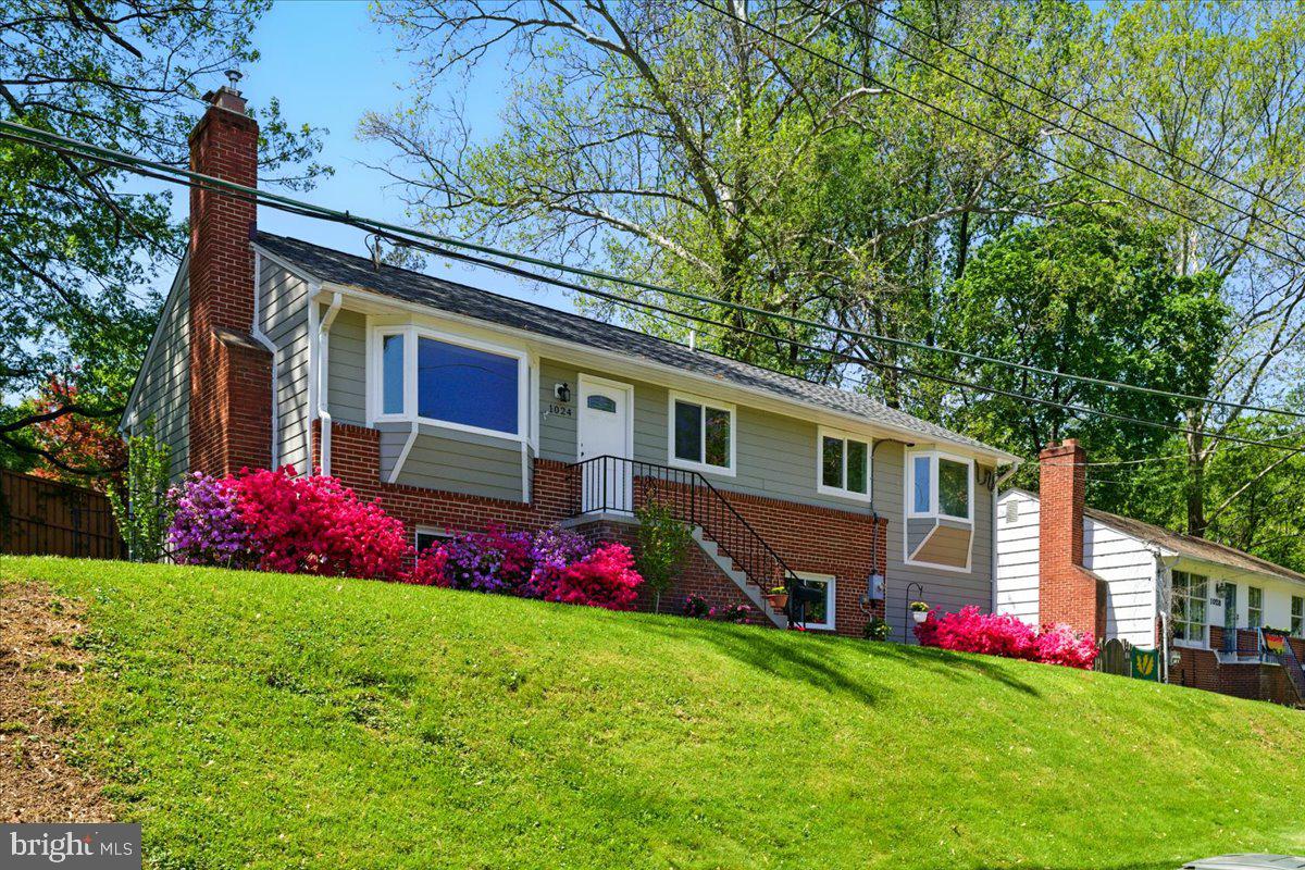 1024 N ARLINGTON MILL DR, ARLINGTON, Virginia 22205, 4 Bedrooms Bedrooms, ,3 BathroomsBathrooms,Residential,For sale,1024 N ARLINGTON MILL DR,VAAR2058426 MLS # VAAR2058426