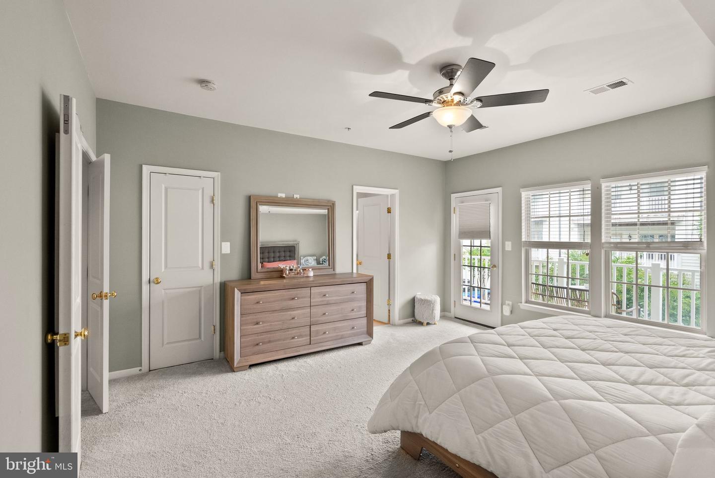 7921 CRESCENT PARK DR, GAINESVILLE, Virginia 20155, 2 Bedrooms Bedrooms, ,2 BathroomsBathrooms,Residential,For sale,7921 CRESCENT PARK DR,VAPW2095882 MLS # VAPW2095882