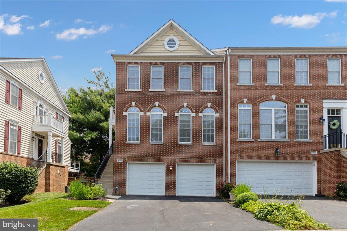 4025 QUIET CREEK DR, FAIRFAX, Virginia 22033, 4 Bedrooms Bedrooms, ,3 BathroomsBathrooms,Residential,For sale,4025 QUIET CREEK DR,VAFX2244438 MLS # VAFX2244438