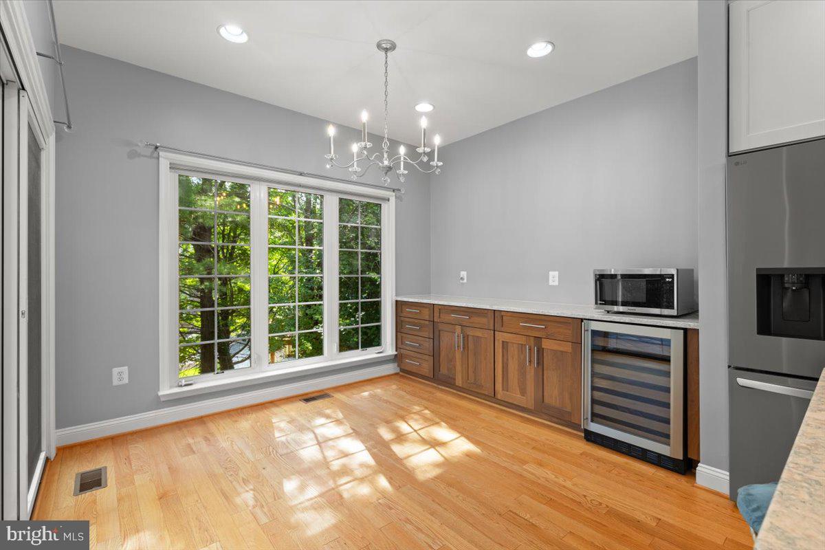 4025 QUIET CREEK DR, FAIRFAX, Virginia 22033, 4 Bedrooms Bedrooms, ,3 BathroomsBathrooms,Residential,For sale,4025 QUIET CREEK DR,VAFX2244438 MLS # VAFX2244438