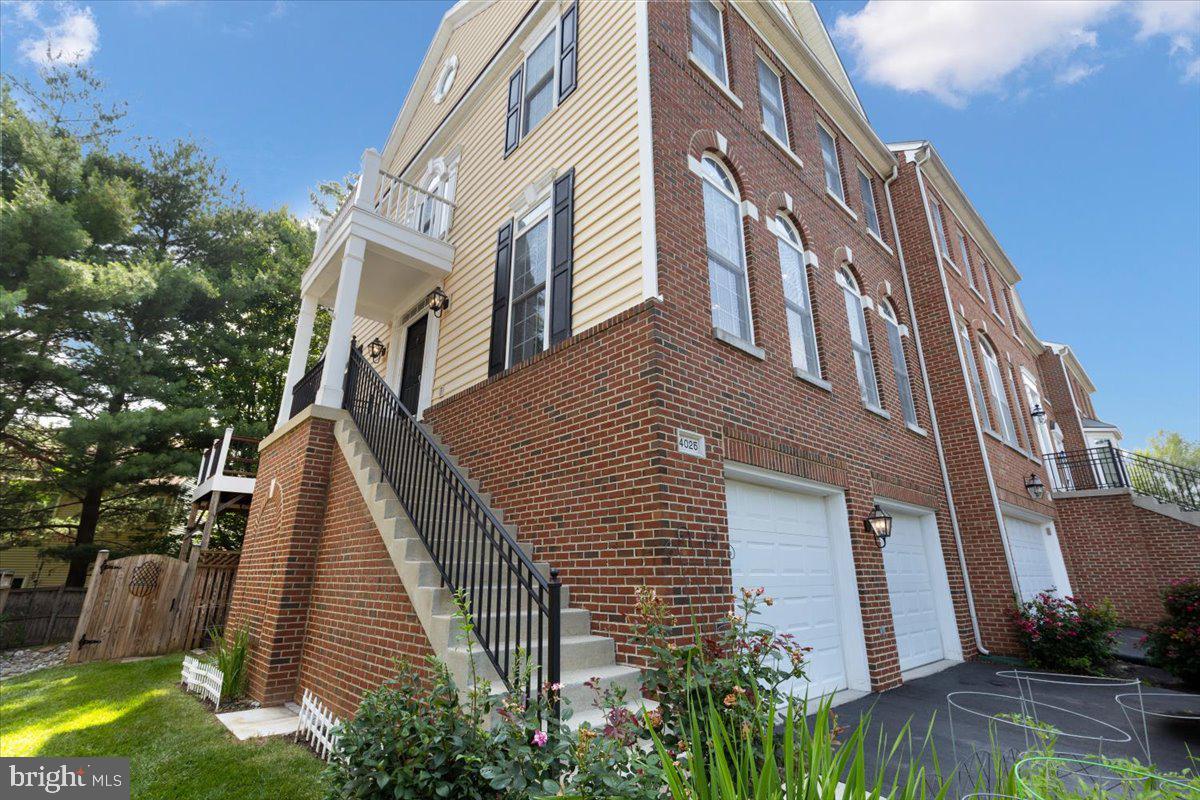 4025 QUIET CREEK DR, FAIRFAX, Virginia 22033, 4 Bedrooms Bedrooms, ,3 BathroomsBathrooms,Residential,For sale,4025 QUIET CREEK DR,VAFX2244438 MLS # VAFX2244438