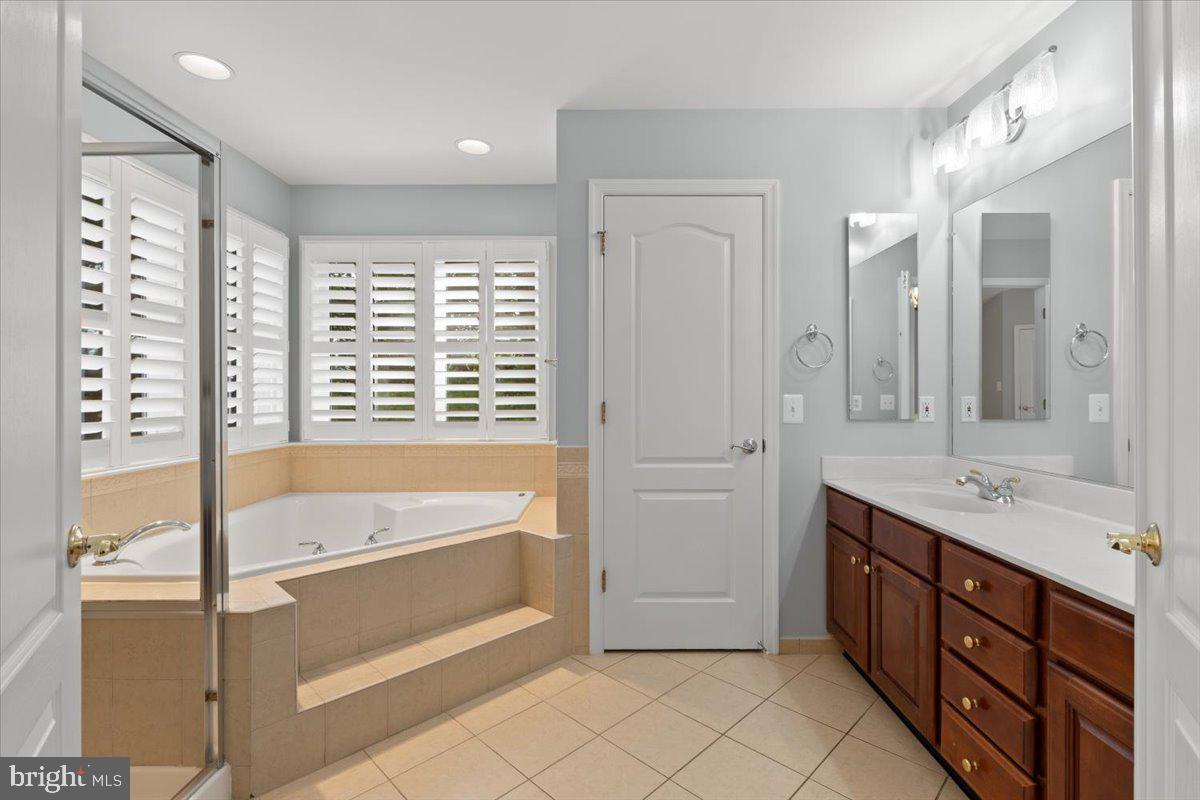 4025 QUIET CREEK DR, FAIRFAX, Virginia 22033, 4 Bedrooms Bedrooms, ,3 BathroomsBathrooms,Residential,For sale,4025 QUIET CREEK DR,VAFX2244438 MLS # VAFX2244438