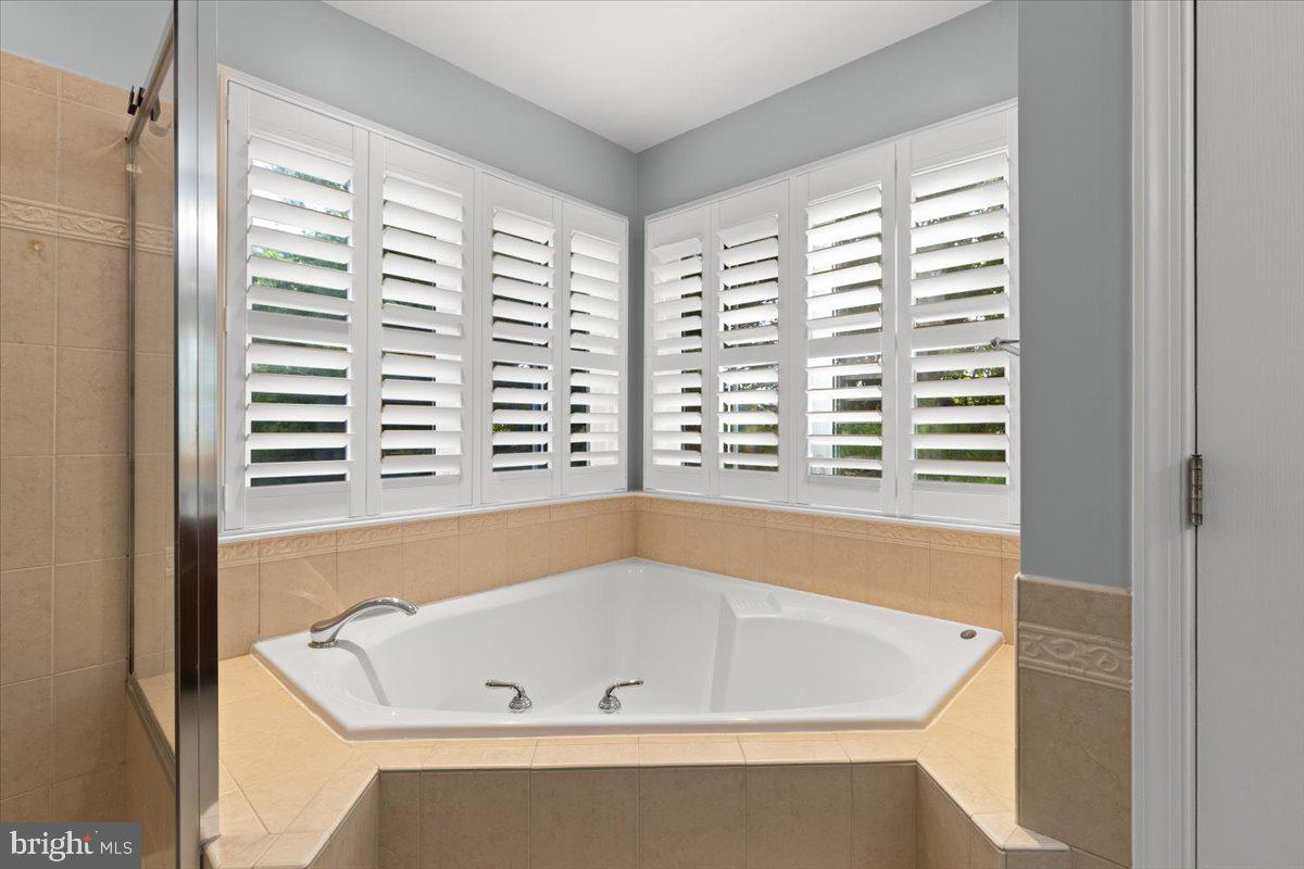 4025 QUIET CREEK DR, FAIRFAX, Virginia 22033, 4 Bedrooms Bedrooms, ,3 BathroomsBathrooms,Residential,For sale,4025 QUIET CREEK DR,VAFX2244438 MLS # VAFX2244438