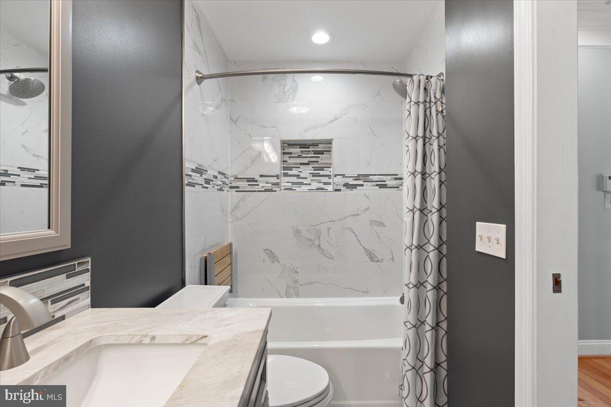 4025 QUIET CREEK DR, FAIRFAX, Virginia 22033, 4 Bedrooms Bedrooms, ,3 BathroomsBathrooms,Residential,For sale,4025 QUIET CREEK DR,VAFX2244438 MLS # VAFX2244438