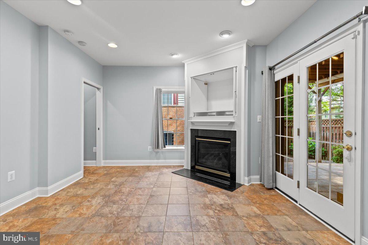 4025 QUIET CREEK DR, FAIRFAX, Virginia 22033, 4 Bedrooms Bedrooms, ,3 BathroomsBathrooms,Residential,For sale,4025 QUIET CREEK DR,VAFX2244438 MLS # VAFX2244438