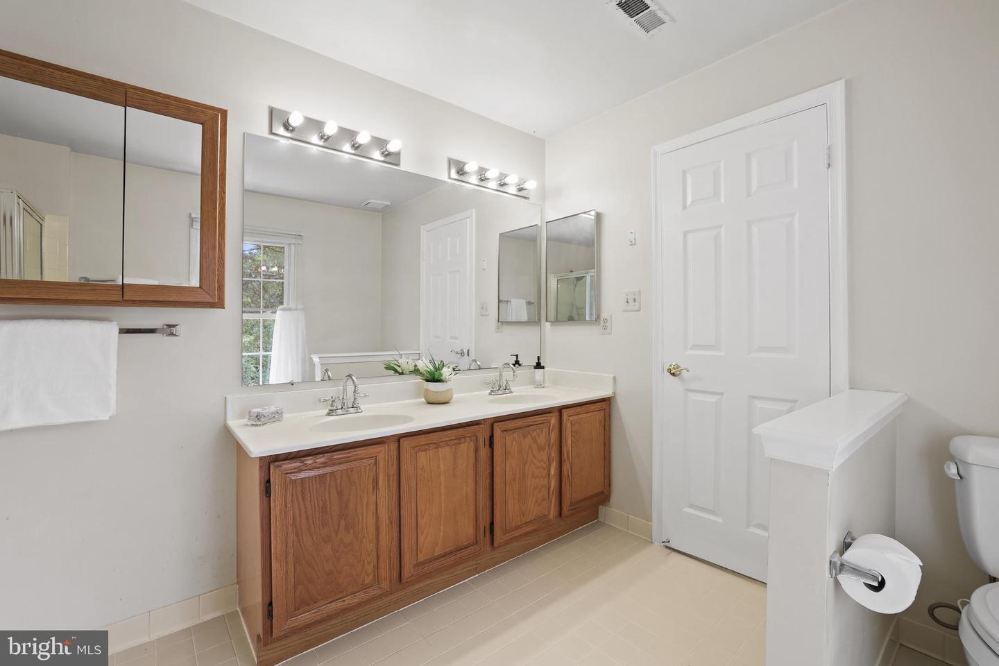 13412 GLEN TAYLOR LN, HERNDON, Virginia 20171, 4 Bedrooms Bedrooms, ,3 BathroomsBathrooms,Residential,For sale,13412 GLEN TAYLOR LN,VAFX2244622 MLS # VAFX2244622