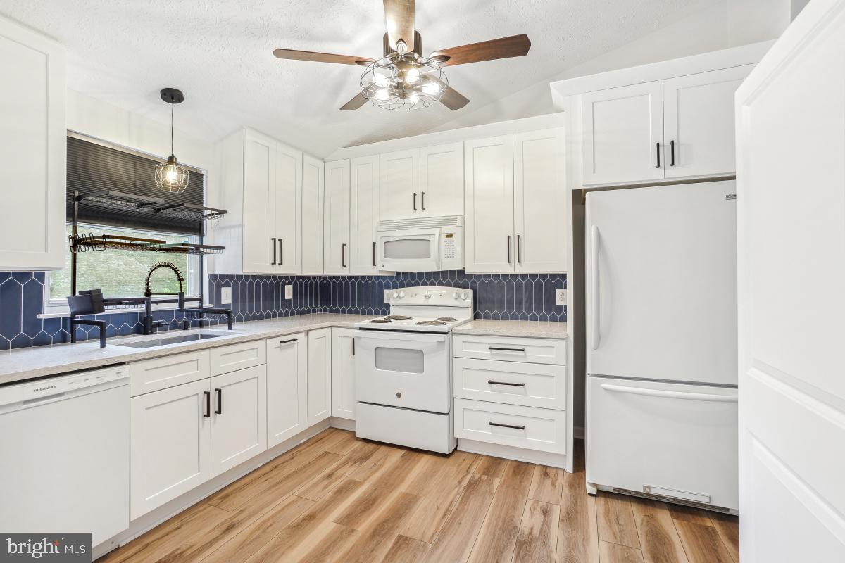 111 SUE ANN CT, STERLING, Virginia 20164, 3 Bedrooms Bedrooms, ,2 BathroomsBathrooms,Residential,For sale,111 SUE ANN CT,VALO2098572 MLS # VALO2098572