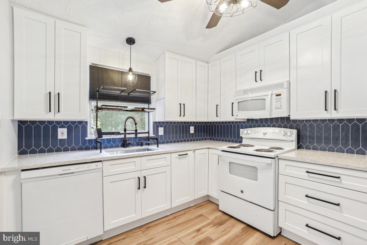 111 SUE ANN CT, STERLING, Virginia 20164, 3 Bedrooms Bedrooms, ,2 BathroomsBathrooms,Residential,For sale,111 SUE ANN CT,VALO2098572 MLS # VALO2098572