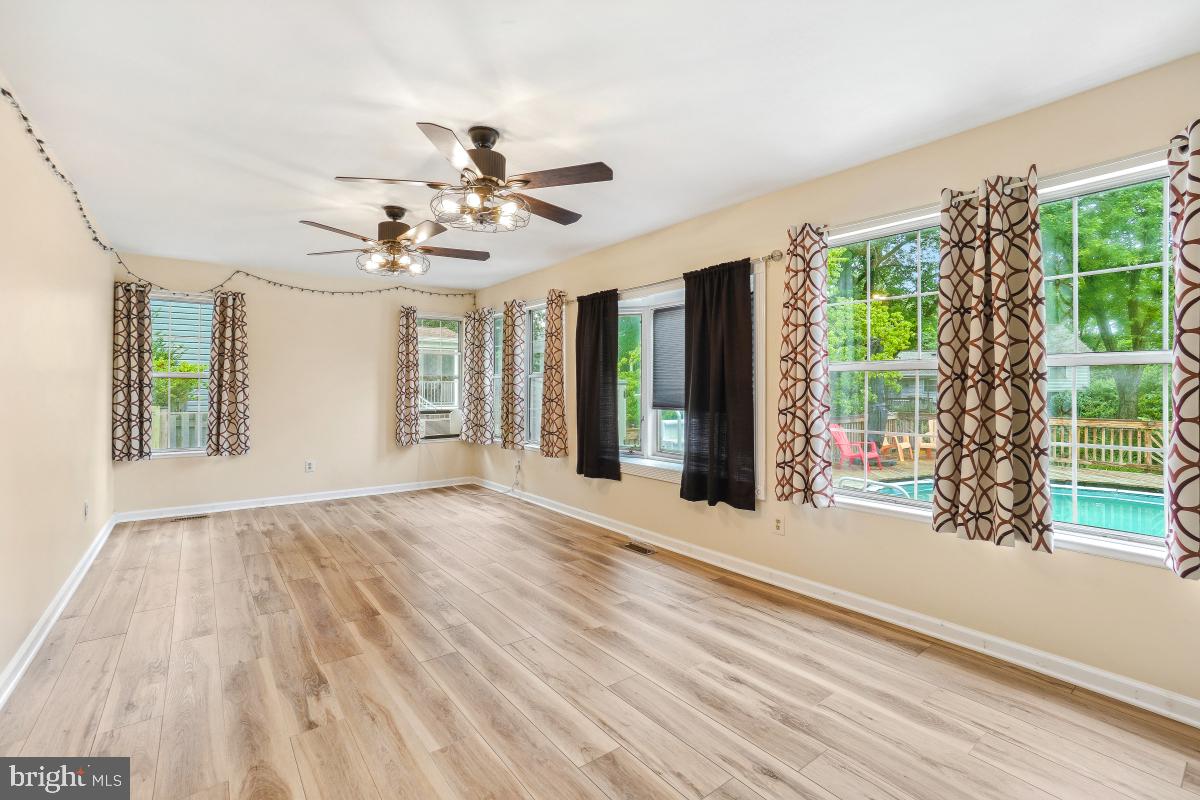 111 SUE ANN CT, STERLING, Virginia 20164, 3 Bedrooms Bedrooms, ,2 BathroomsBathrooms,Residential,For sale,111 SUE ANN CT,VALO2098572 MLS # VALO2098572