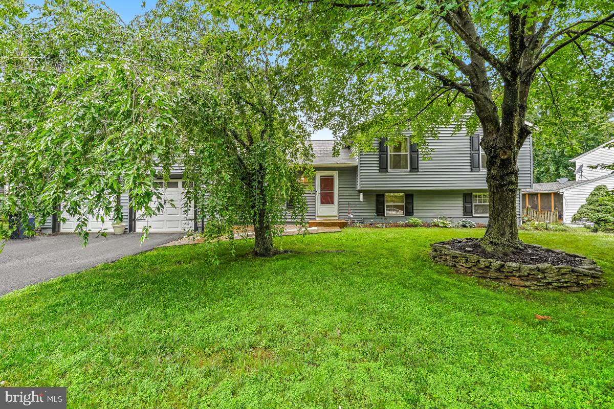 111 SUE ANN CT, STERLING, Virginia 20164, 3 Bedrooms Bedrooms, ,2 BathroomsBathrooms,Residential,For sale,111 SUE ANN CT,VALO2098572 MLS # VALO2098572