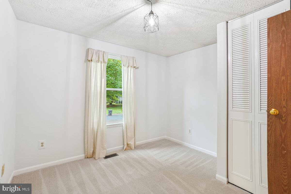 111 SUE ANN CT, STERLING, Virginia 20164, 3 Bedrooms Bedrooms, ,2 BathroomsBathrooms,Residential,For sale,111 SUE ANN CT,VALO2098572 MLS # VALO2098572