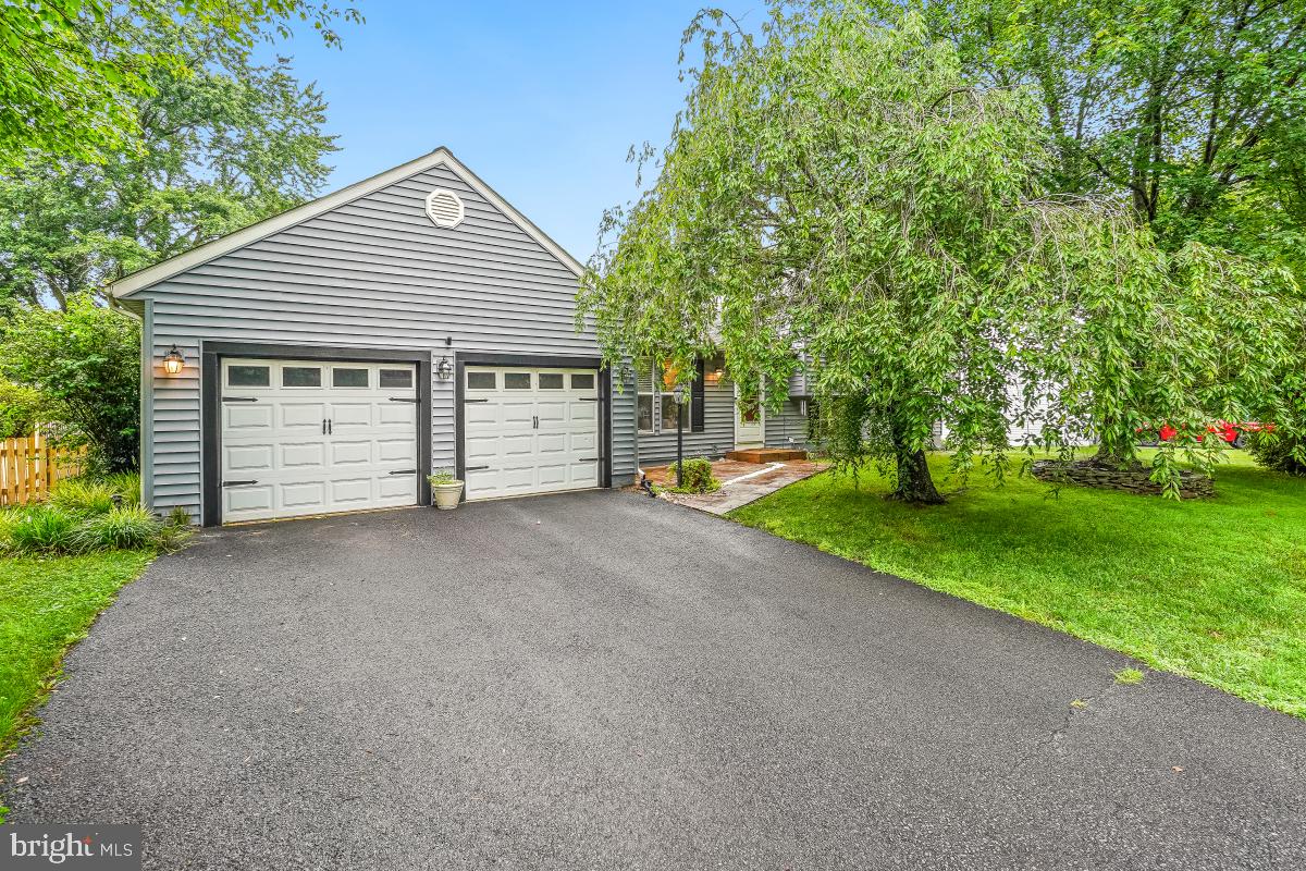 111 SUE ANN CT, STERLING, Virginia 20164, 3 Bedrooms Bedrooms, ,2 BathroomsBathrooms,Residential,For sale,111 SUE ANN CT,VALO2098572 MLS # VALO2098572