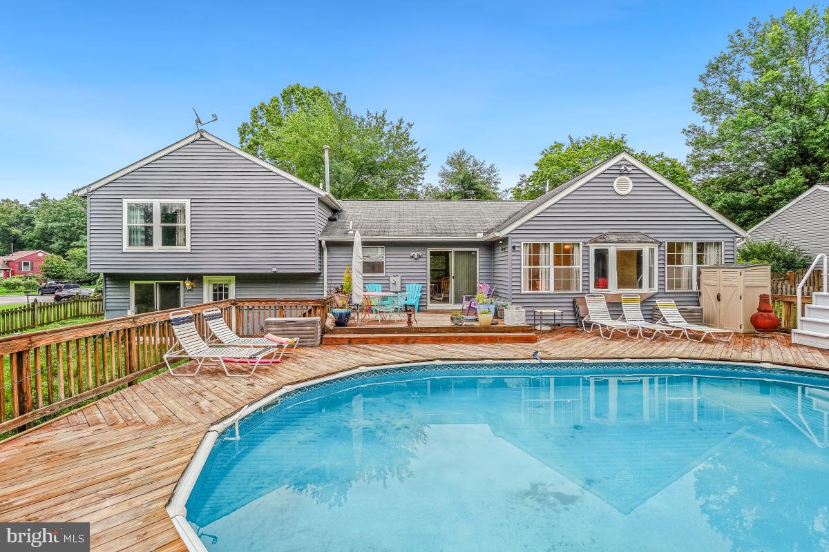 111 SUE ANN CT, STERLING, Virginia 20164, 3 Bedrooms Bedrooms, ,2 BathroomsBathrooms,Residential,For sale,111 SUE ANN CT,VALO2098572 MLS # VALO2098572