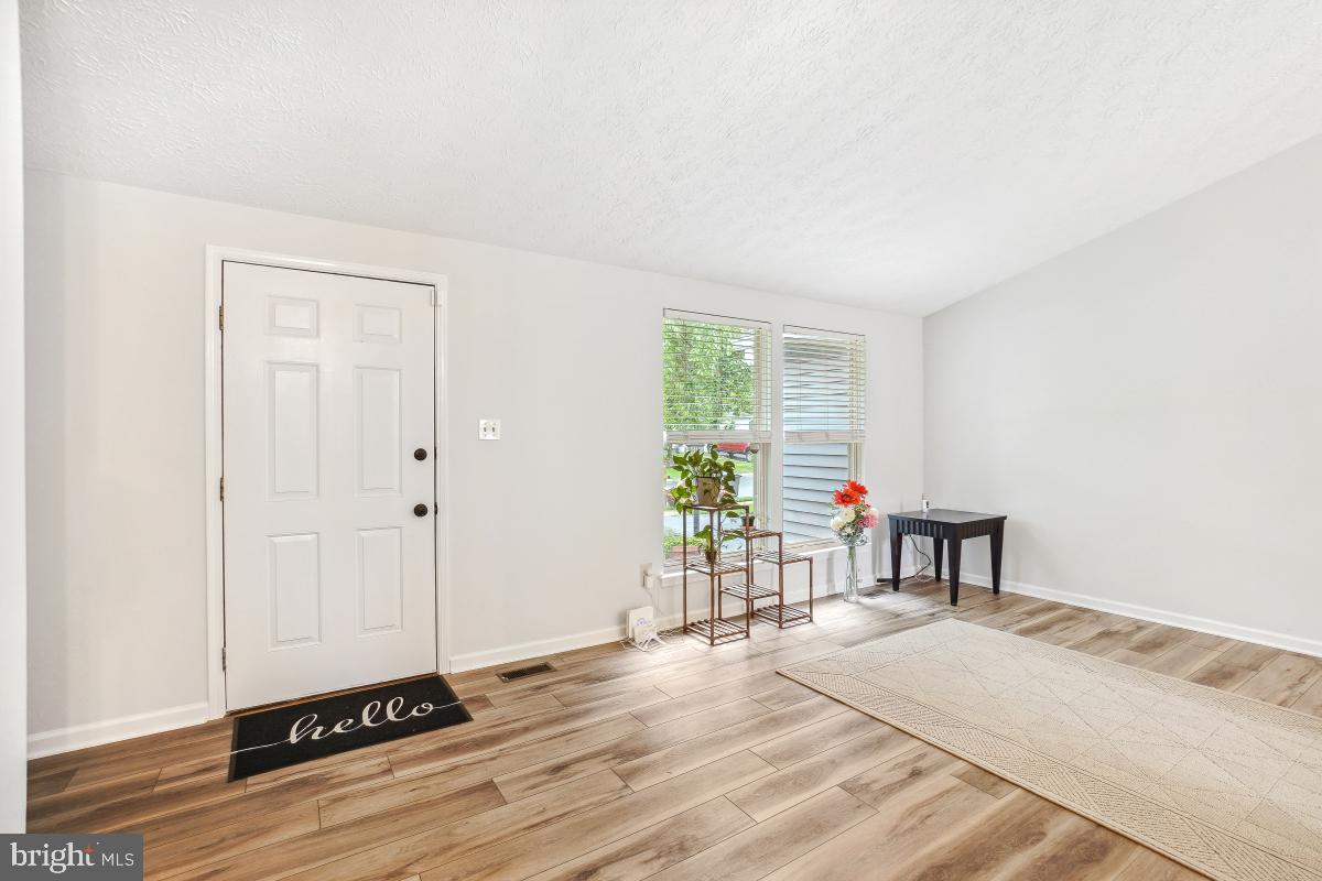 111 SUE ANN CT, STERLING, Virginia 20164, 3 Bedrooms Bedrooms, ,2 BathroomsBathrooms,Residential,For sale,111 SUE ANN CT,VALO2098572 MLS # VALO2098572