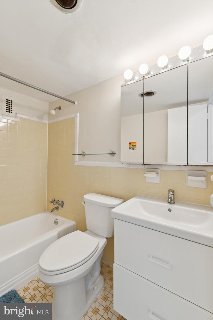 1330 NEW HAMPSHIRE AVE NW #715, WASHINGTON, District Of Columbia 20036, 2 Bedrooms Bedrooms, ,1 BathroomBathrooms,Residential,For sale,1330 NEW HAMPSHIRE AVE NW #715,DCDC2203868 MLS # DCDC2203868