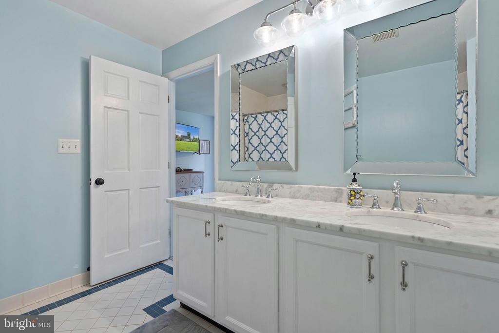 7277 MOSBY DR, WARRENTON, Virginia, 5 Bedrooms Bedrooms, ,3 BathroomsBathrooms,Residential,7277 MOSBY DR,VAFQ2017106 MLS # VAFQ2017106